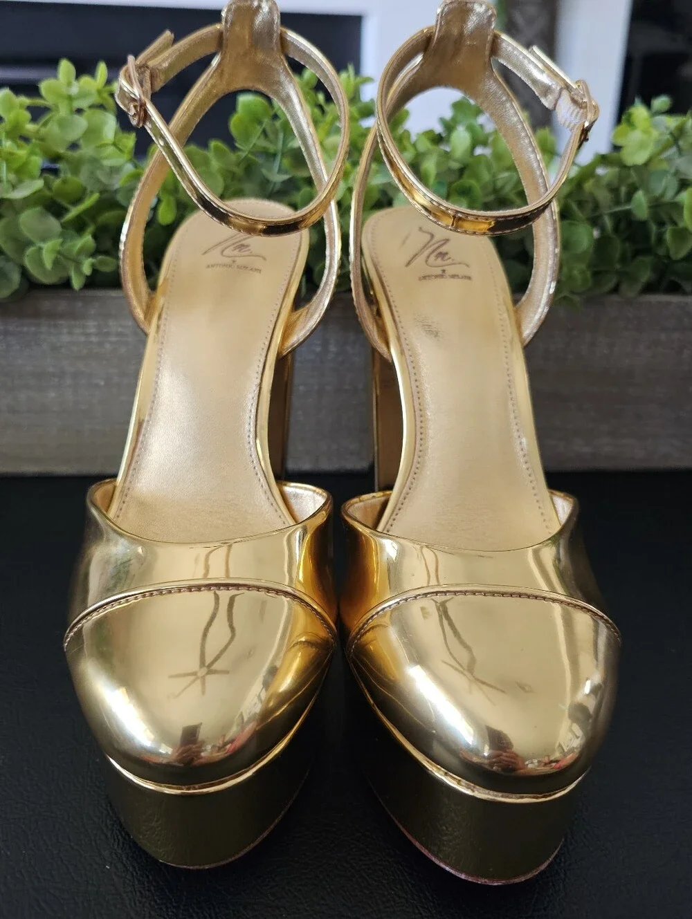 ANTONIO MELANI Gold Metallic Platform Ankle-Strap Heels Shoes Women's Sz 9.5